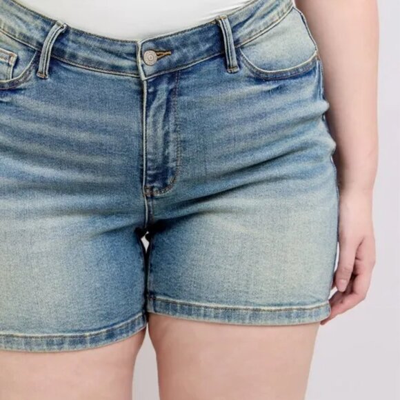 Judy‎ Blue Plus Size V-Front Vintage Wash Shorts - Picture 6 of 8